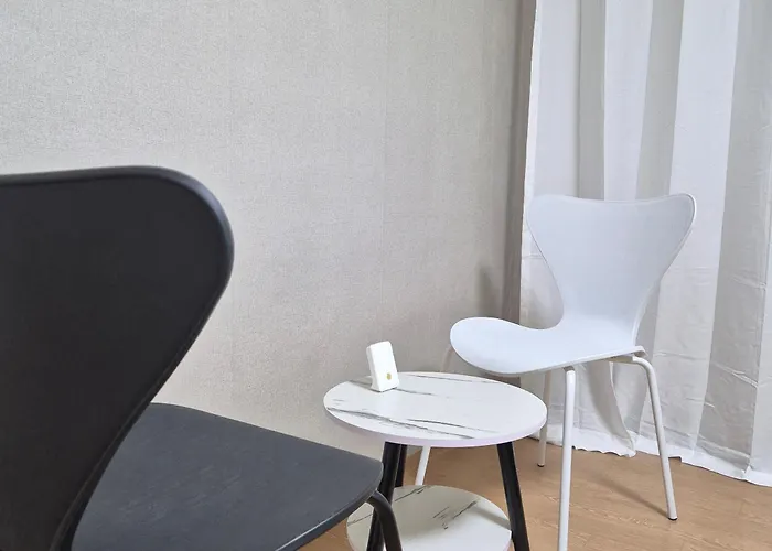 アパート 홍대5분 방3개 침대4개 최대8명 1층 장기숙박 연남망원 Tv Wifi 조용한숙소