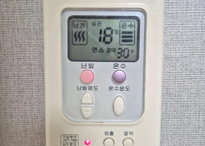 홍대5분 방3개 침대4개 최대8명 1층 장기숙박 연남망원 Tv Wifi 조용한숙소 *