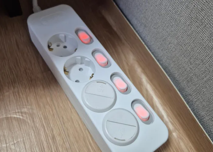홍대5분 방3개 침대4개 최대8명 1층 장기숙박 연남망원 Tv Wifi 조용한숙소 ソウル特別市